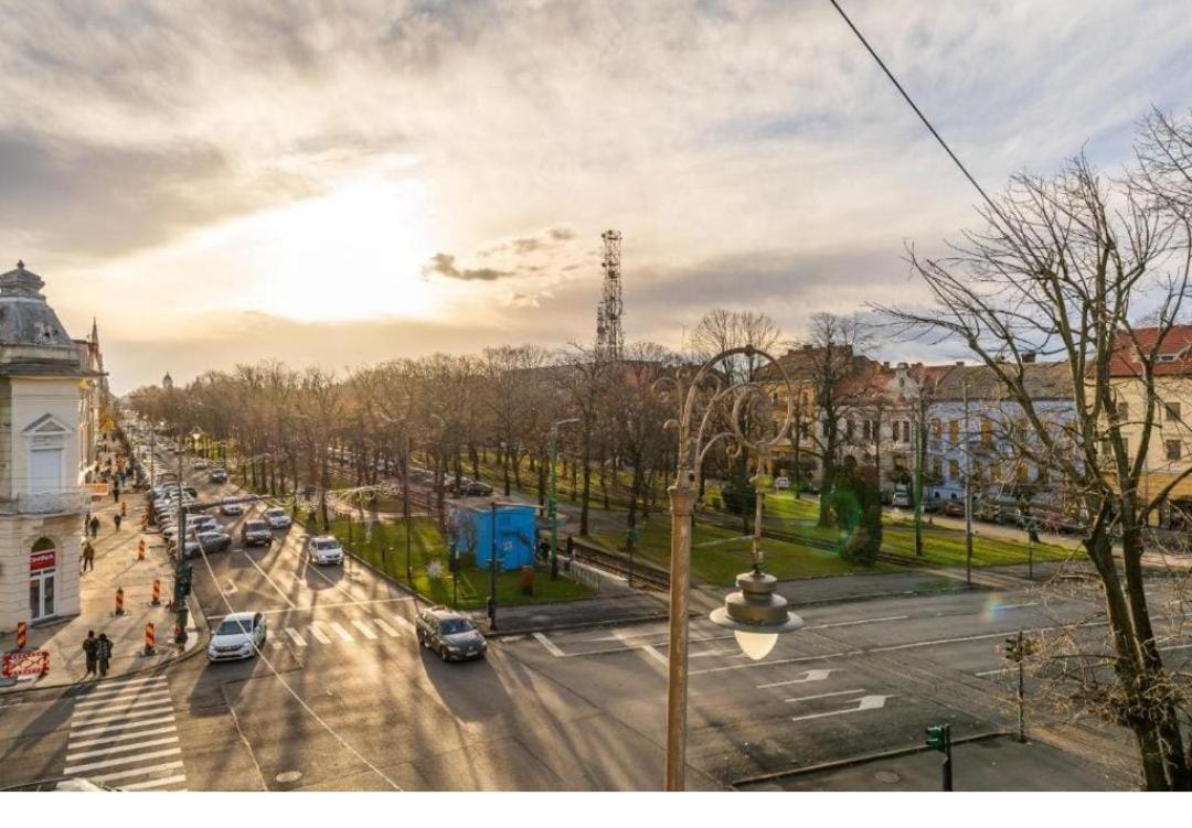 Central Epic Apartment-Self Check In Arad Bagian luar foto