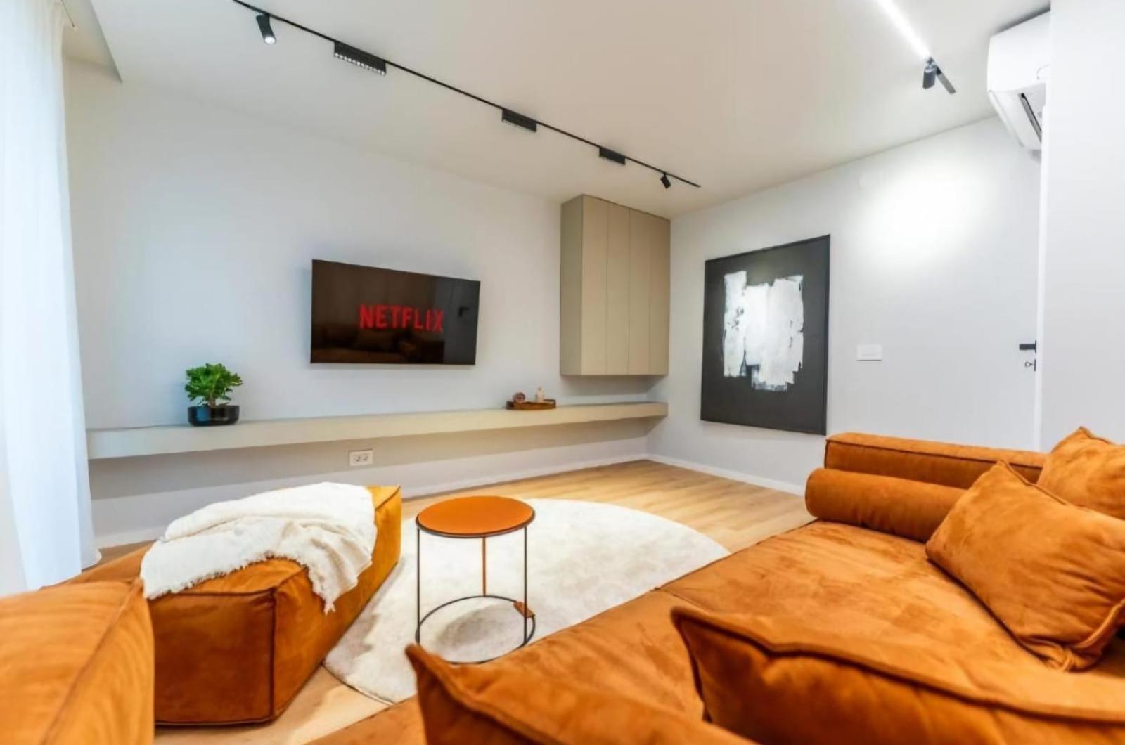 Central Epic Apartment-Self Check In Arad Bagian luar foto